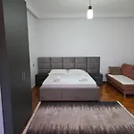 Apartman Royals, Mesi Bridge