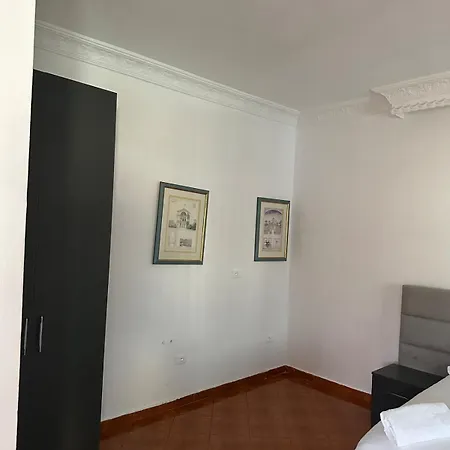 Apartment Royals, Mesi Bridge