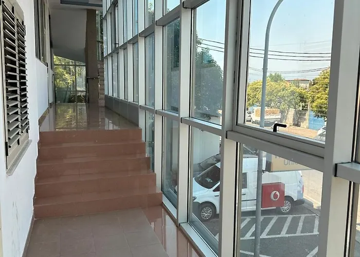 Royals, Mesi Bridge *