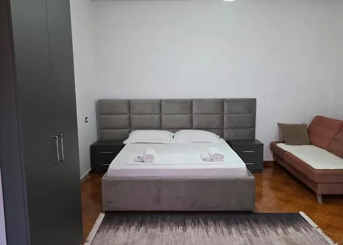 Apartment Royals, Mesi Bridge