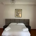 Apartament Royals, Mesi Bridge *