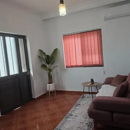Apartament Royals, Mesi Bridge *