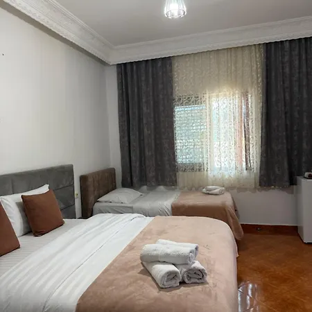Royals, Mesi Bridge Apartamento *