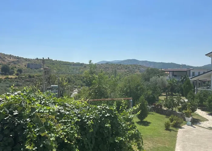 Royals, Mesi Bridge *